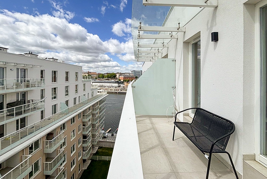 widokowy balkon przy ekskluzywnym apartamencie na wynajem Szczecin