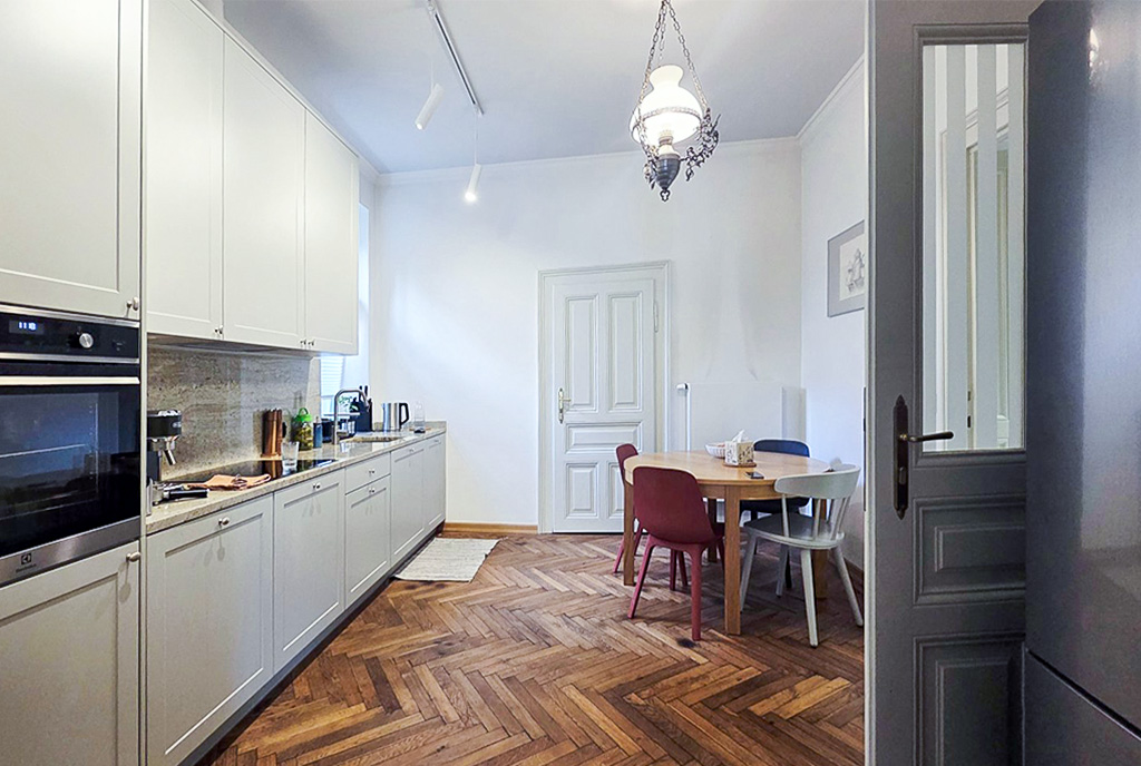 fragment kuchni w ekskluzywnym apartamencie na sprzedaż Bielsko-Biała (okolice)