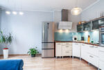 Komfortowa kuchnia w luksusowym apartamencie na sprzedaż Bolesławiec