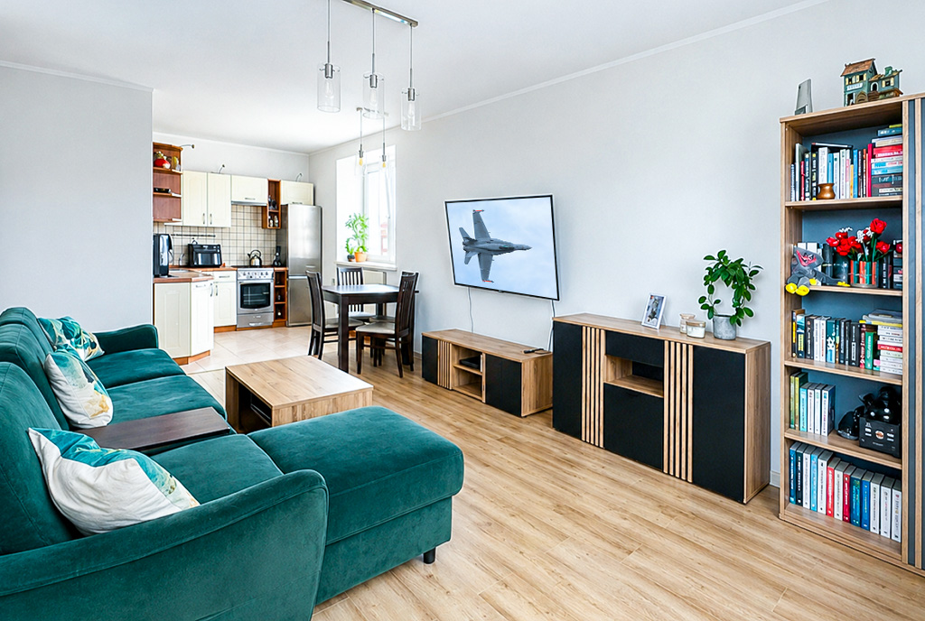Druga strona pokoju dziennego w luksusowym apartamencie na sprzedaż Gdynia okolice