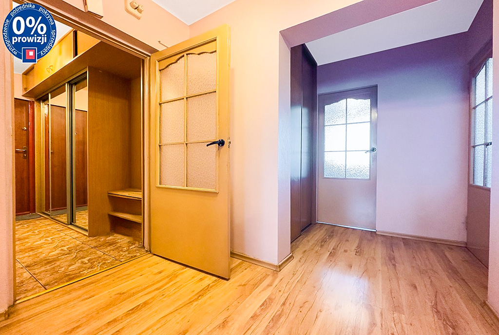 Przestronny hol w ekskluzywnym apartamencie na sprzedaż Katowice okolice