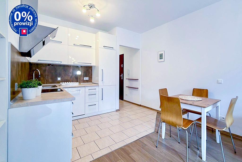 Po lewej kuchnia po prawej jadalnia w ekskluzywnym apartamencie do sprzedaży Katowice