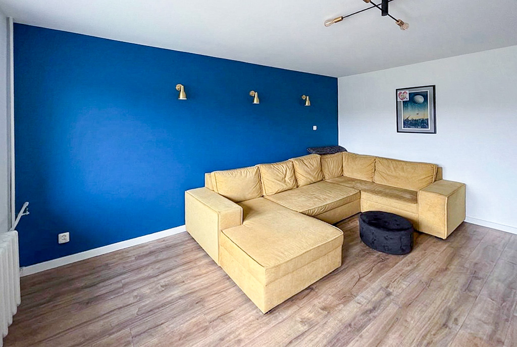 Druga strona salonu w luksusowym apartamencie na sprzedaż Poznań