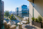 Słoneczny balkon w luksusowym apartamencie na sprzedaż Wrocław