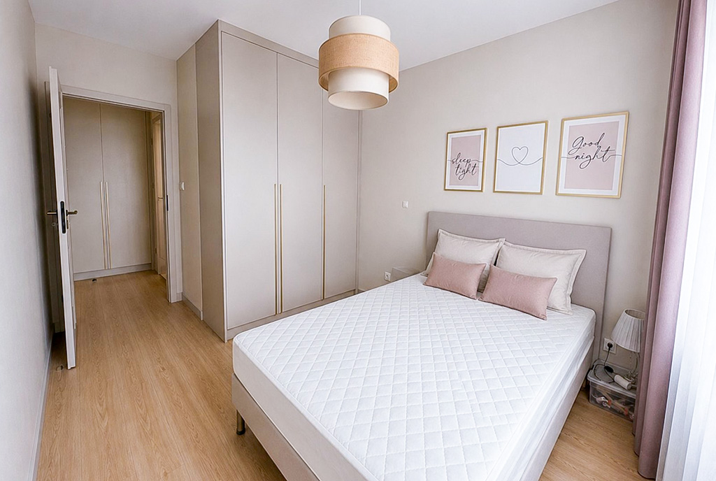 Fragment sypialni w luksusowym apartamencie do wynajmu Białystok.