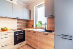 Zbliżenie na kuchnię w luksusowym apartamencie do wynajmu Bolesławiec.
