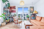 Nietuzinkowy salon w ekskluzywnym apartamencie do sprzedaży Gdynia okolice