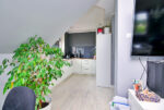 Na wprost kuchnia po prawej salon w luksusowym apartamencie na sprzedaż Gorzów Wielkopolski