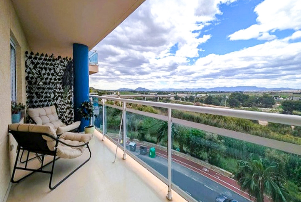 Widok z balkonu luksusowego apartamentu na sprzedaż Hiszpania (Guardamar del Segura)