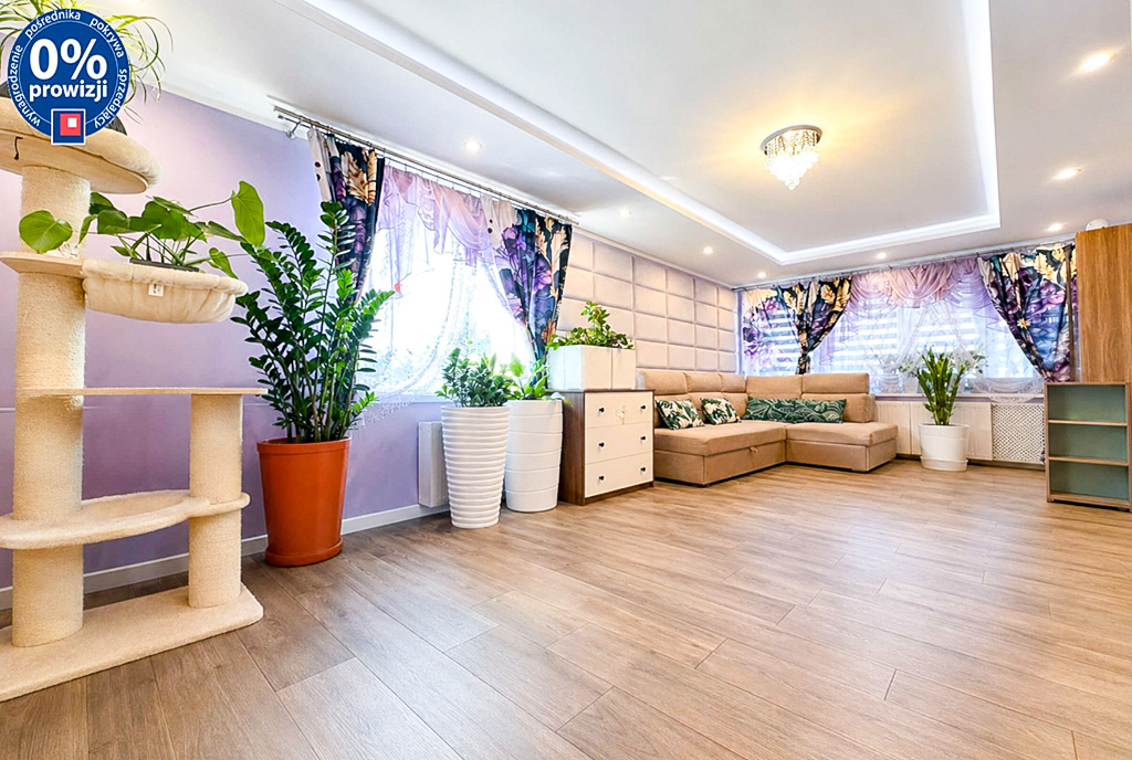 Efektowne oświetlenie w salonie ekskluzywnego apartamentu na sprzedaż Katowice (okolice)