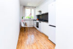 Kuchnia w bieli w luksusowym apartamencie na sprzedaż Katowice