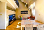 Dwupoziomowy salon w ekskluzywnym apartamencie do sprzedaży Piła okolice