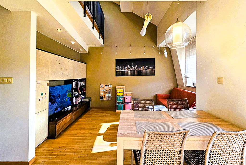 Dwupoziomowy salon w ekskluzywnym apartamencie do sprzedaży Piła okolice