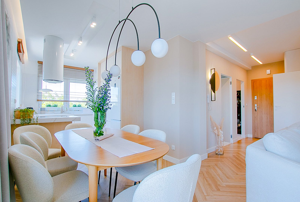zbliżenie na jadalnie w luksusowym apartamencie na sprzedaż Poznań (okolice)