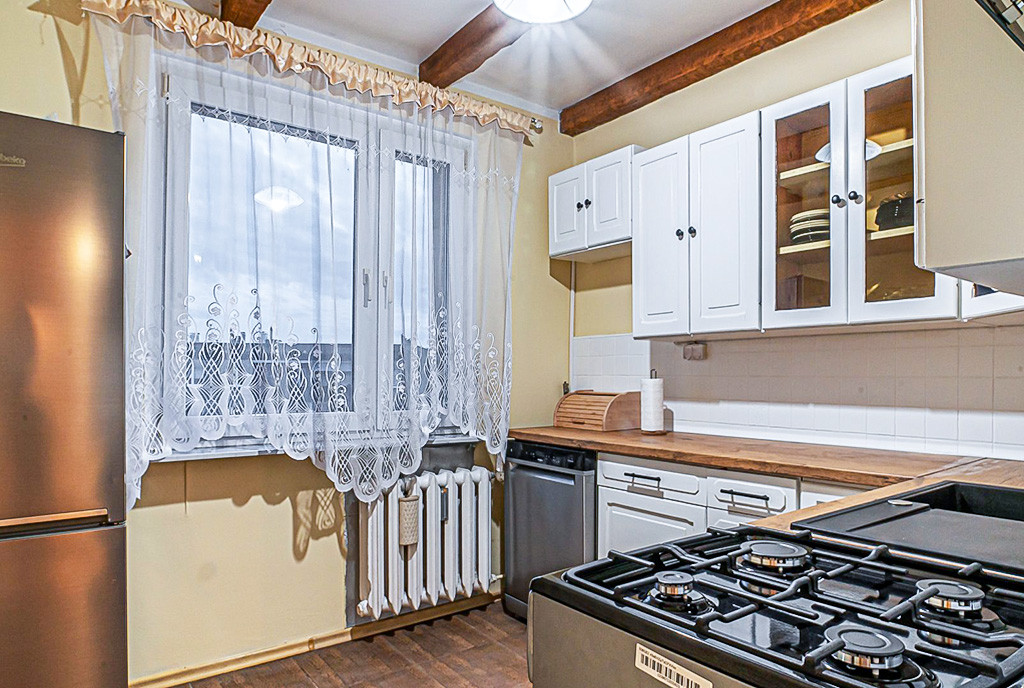 fragment kuchni w luksusowym apartamencie do wynajmu Bolesławiec