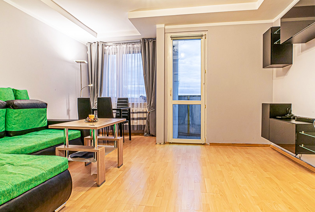 elegancki salon w ekskluzywnym apartamencie do wynajęcia Bolesławiec