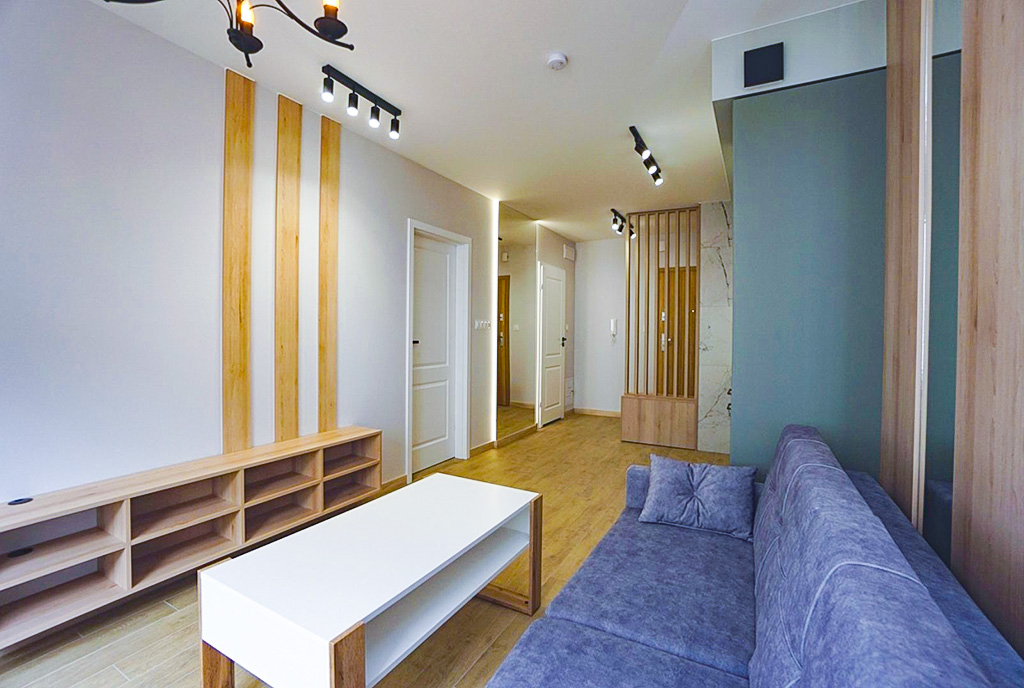 Druga strona salonu w ekskluzywnym apartamencie na wynajem Konin.