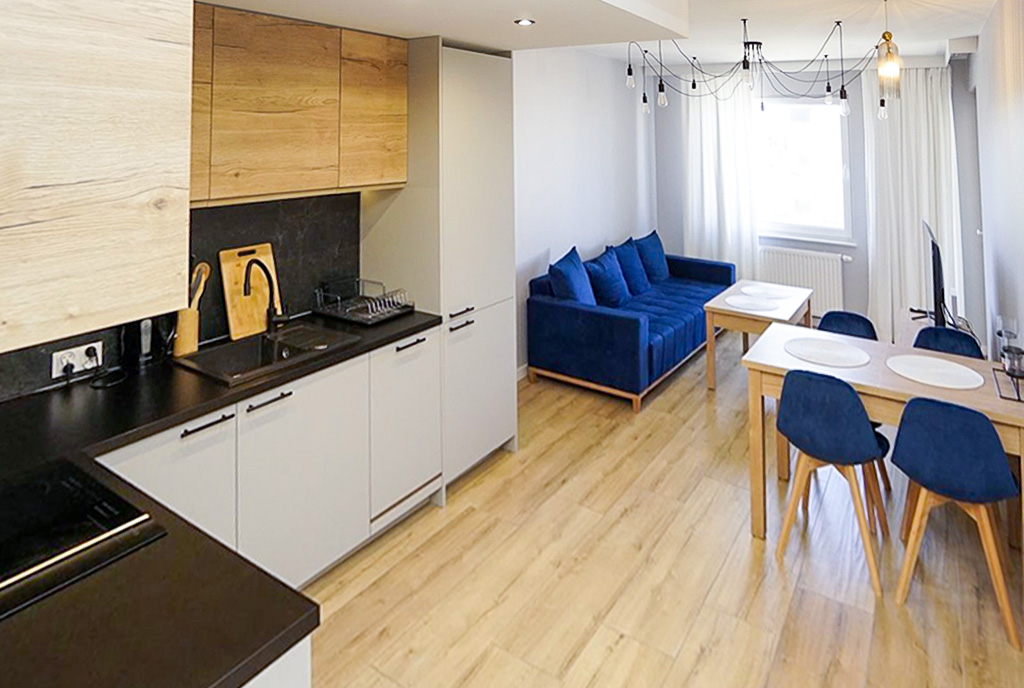 Widok z góry na kuchnię i salon w luksusowym apartamencie do wynajmu Konin