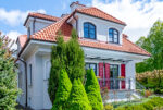 widok z tyłu na ekskluzywną willę na sprzedaż Elbląg (okolice)