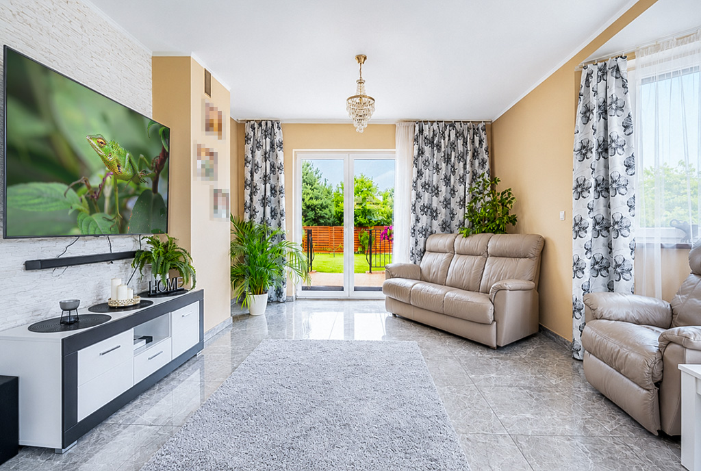 Widok na salon w ekskluzywnej willi do sprzedaży Gdynia okolice.