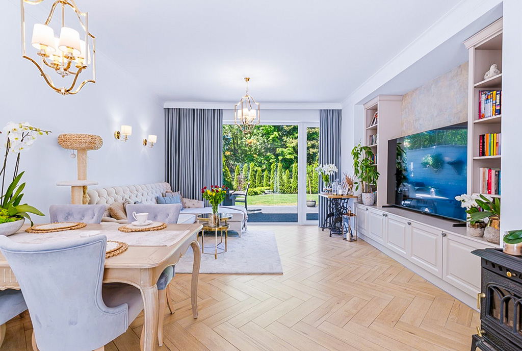 Wytworny salon w ekskluzywnej willi do wynajęcia Gdynia (okolice)