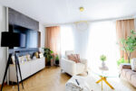 Imponujący salon w luksusowym apartamencie na sprzedaż Ełk.