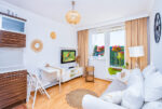 Na zdjęciu salon w luksusowym apartamencie na sprzedaż Gdynia okolice.