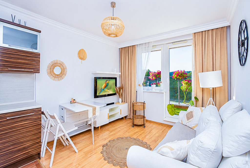Na zdjęciu salon w luksusowym apartamencie na sprzedaż Gdynia okolice.