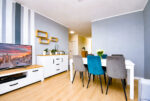 nowoczesny salon w ekskluzywnym apartamencie do sprzedaży Gdynia (okolice)