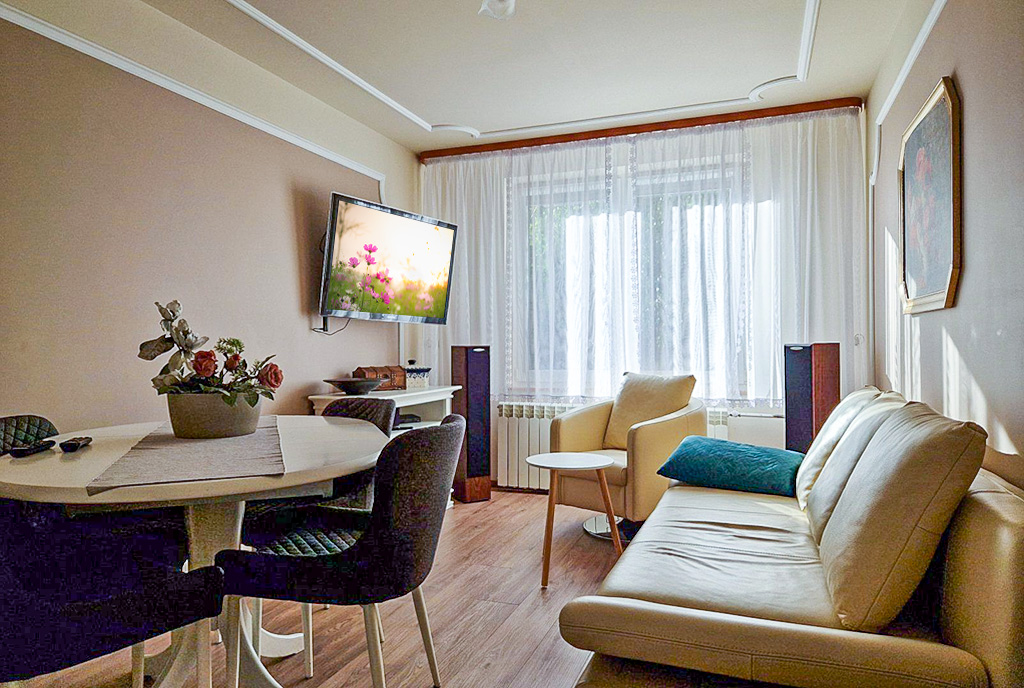 imponujący salon w ekskluzywnym apartamencie do sprzedaży Zielona Góra (okolice)