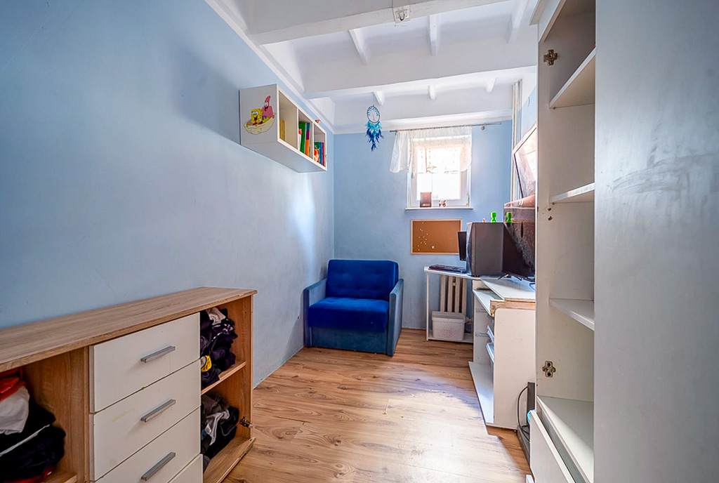 jeden z pokoi w ekskluzywnym apartamencie do sprzedaży Elbląg
