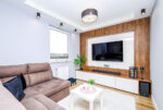 fragment pokoju dziennego w ekskluzywnym apartamencie do sprzedaży Gdynia (okolice)