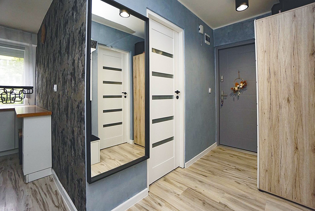 elegancki przedpokój w luksusowym apartamencie na sprzedaż Konin
