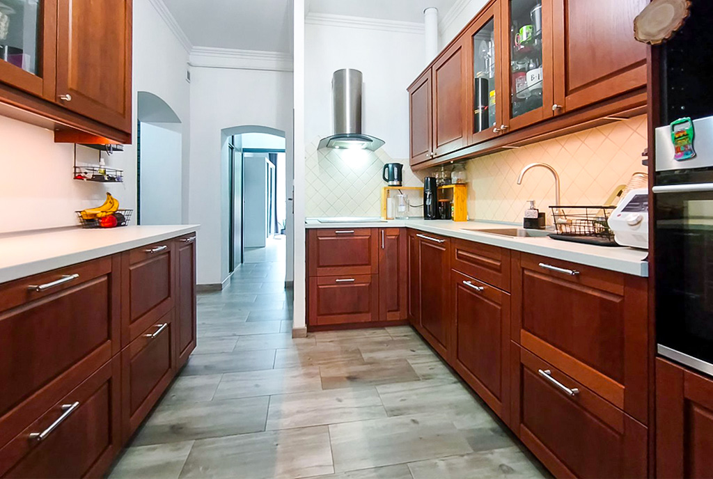 zabudowany aneks kuchenny w ekskluzywnym apartamencie do sprzedaży Legnica