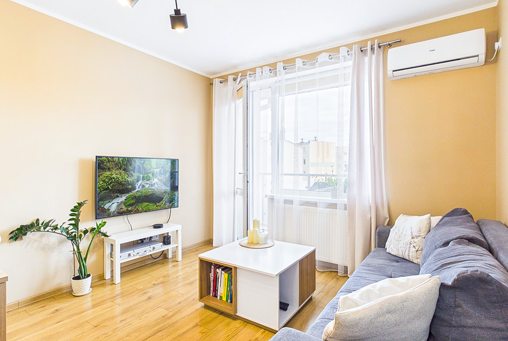 ciekawa aranżacja salonu w luksusowym apartamencie do sprzedaży Zielona Góra (okolice)
