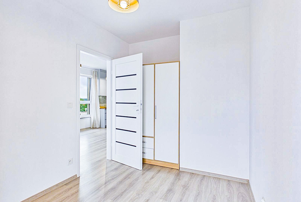 przestronny przedpokój w ekskluzywnym apartamencie na wynajem Zielona Góra (okolice)