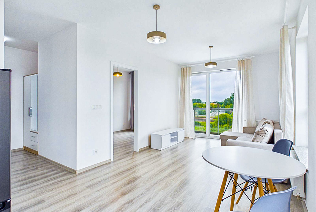 słoneczne wnętrze ekskluzywnego apartamentu do wynajęcia Zielona Góra (okolice)