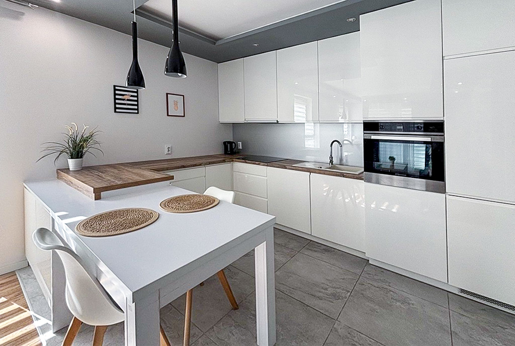 zaaranżowana modnie kuchnia w ekskluzywnym apartamencie do wynajęcia Szczecin