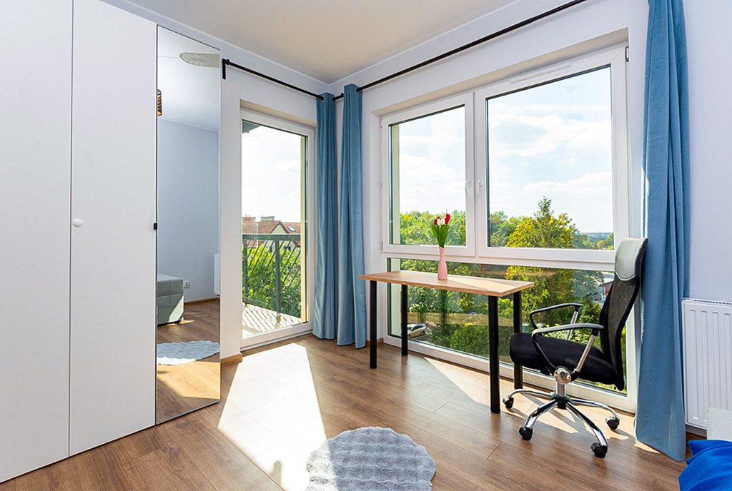 słoneczny salon w luksusowym apartamencie na sprzedaż Katowice (okolice)