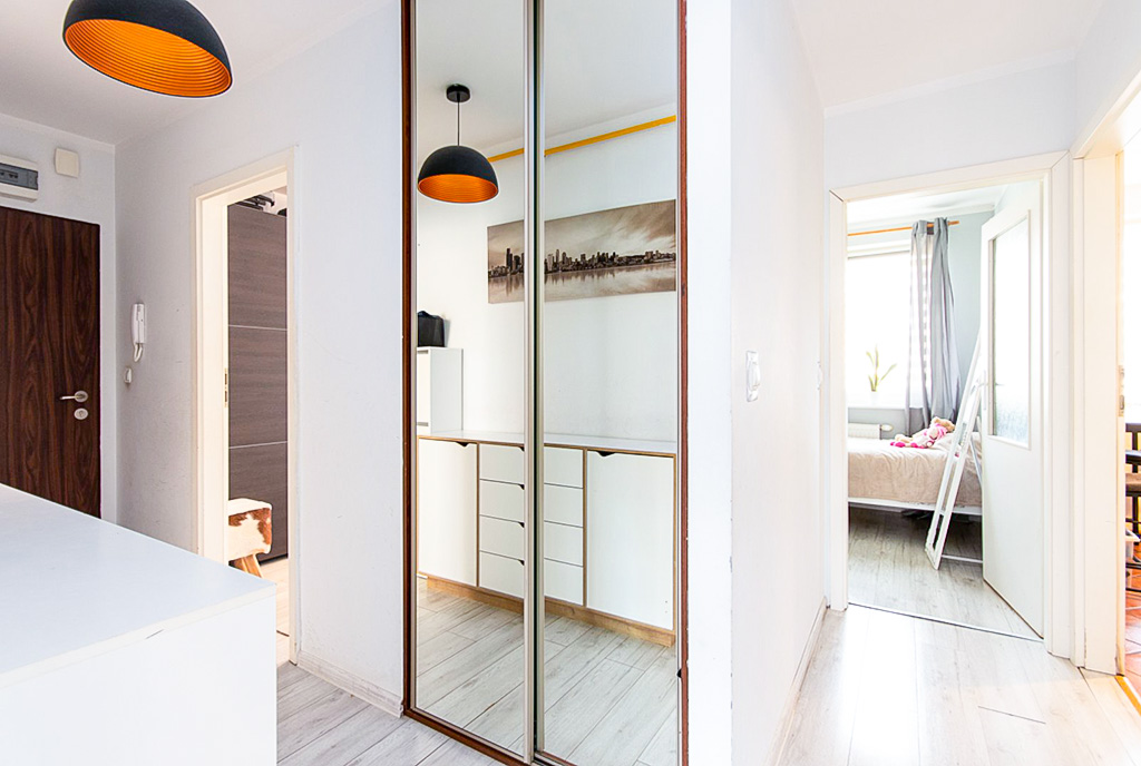 przestronny hol w luksusowym apartamencie na sprzedaż Szczecin (okolice)