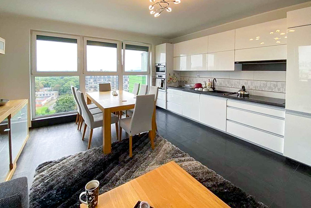 panoramiczne okna w ekskluzywnym apartamencie do wynajęcia Szczecin