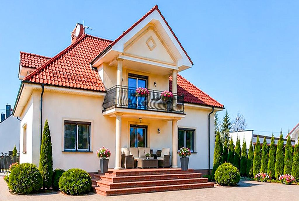okazała bryła ekskluzywnej willi na sprzedaż Leszno (okolice)