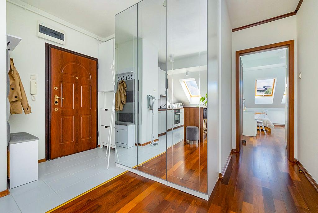 fragment przedpokoju w ekskluzywnym apartamencie do sprzedaży Szczecin
