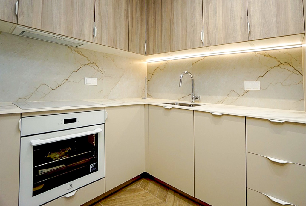 widok na aneks kuchenny w luksusowym apartamencie do wynajmu Warszawa