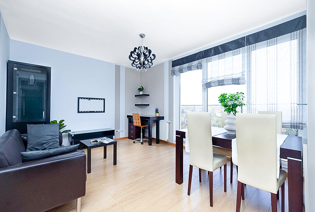 dystyngowany salon w ekskluzywnym apartamencie na wynajem Poznań