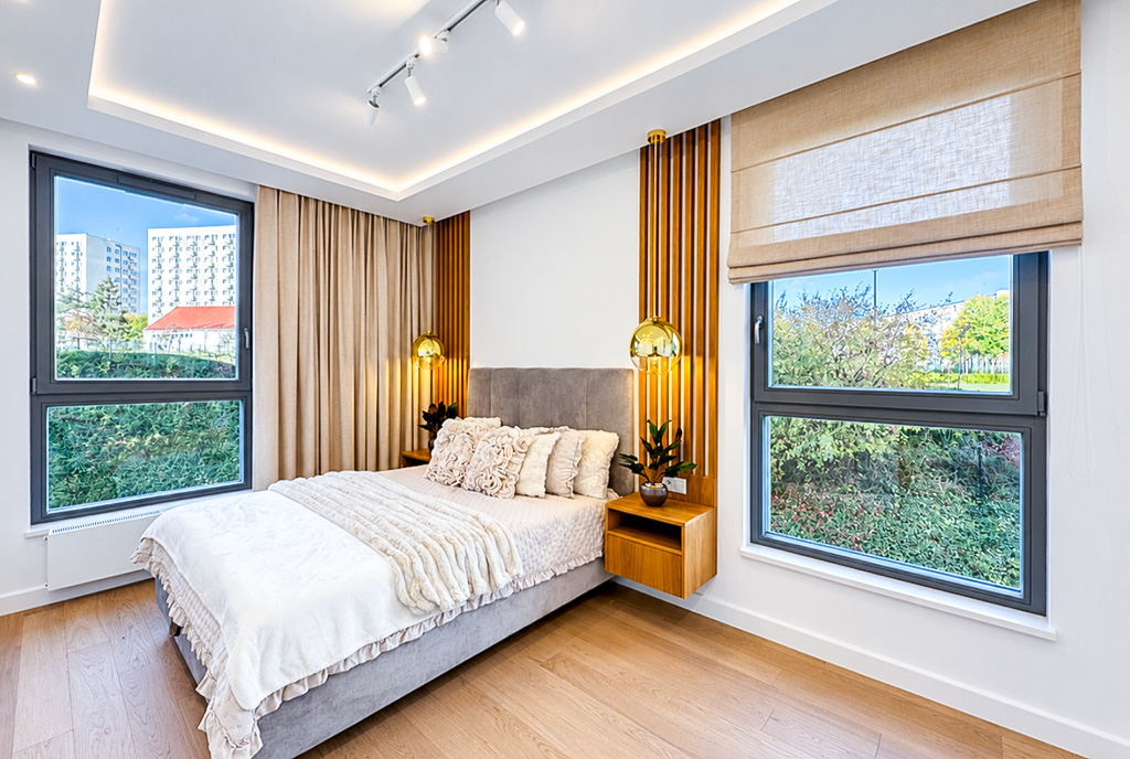 słoneczna sypialnia w luksusowym apartamencie na sprzedaż Gdynia