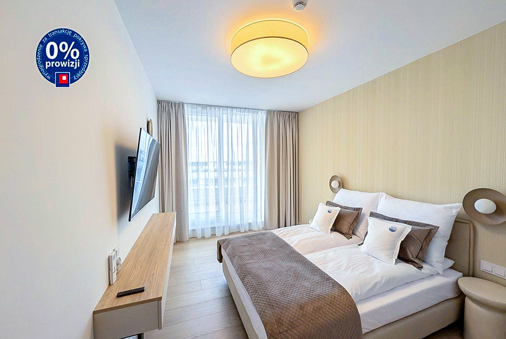 na zdjęciu sypialnia w ekskluzywnym apartamencie na sprzedaż Kołobrzeg