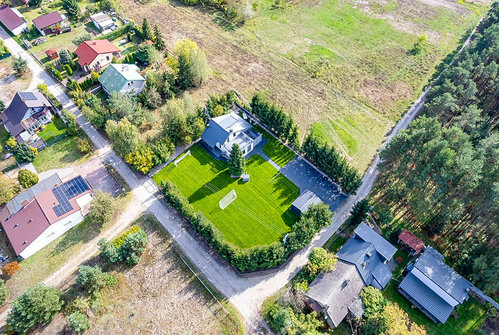 atrakcyjna okolica, gdzie znajduje się luksusowa willa na sprzedaż Poznań (okolice)